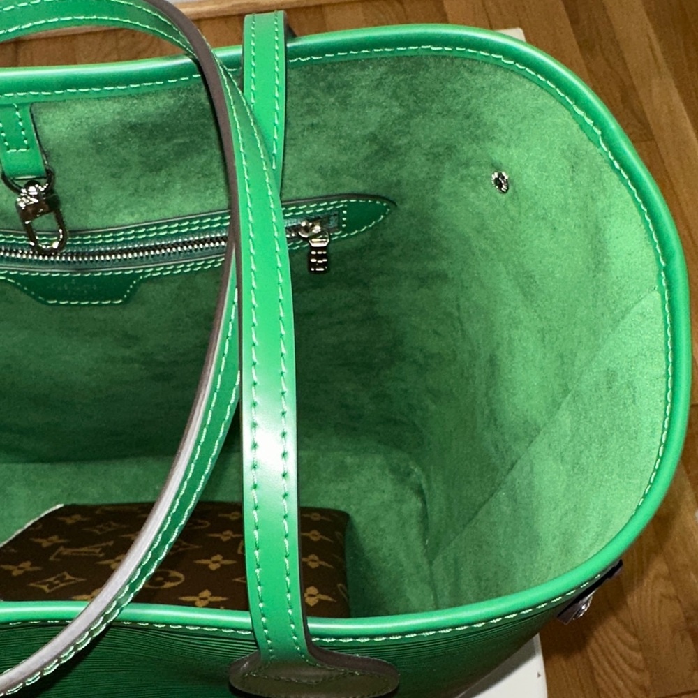 Louis Vuitton Neverfull MM - Picture 10 of 11
